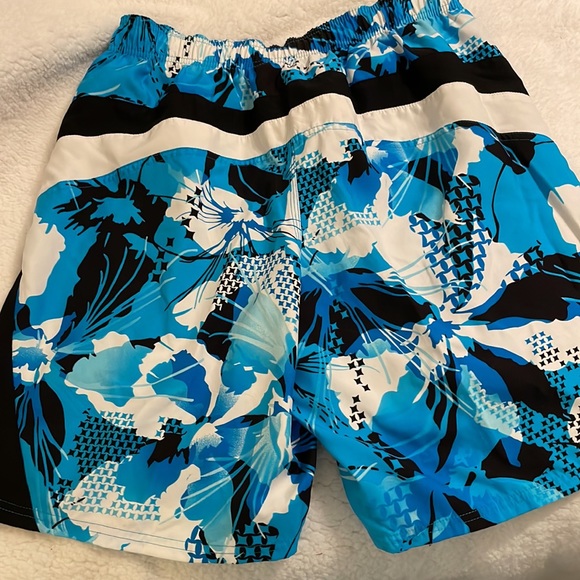 Men’s Nike Swim Trunks - Medium - Picture 2 of 6